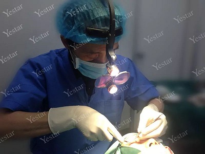 正在进行双眼皮手术